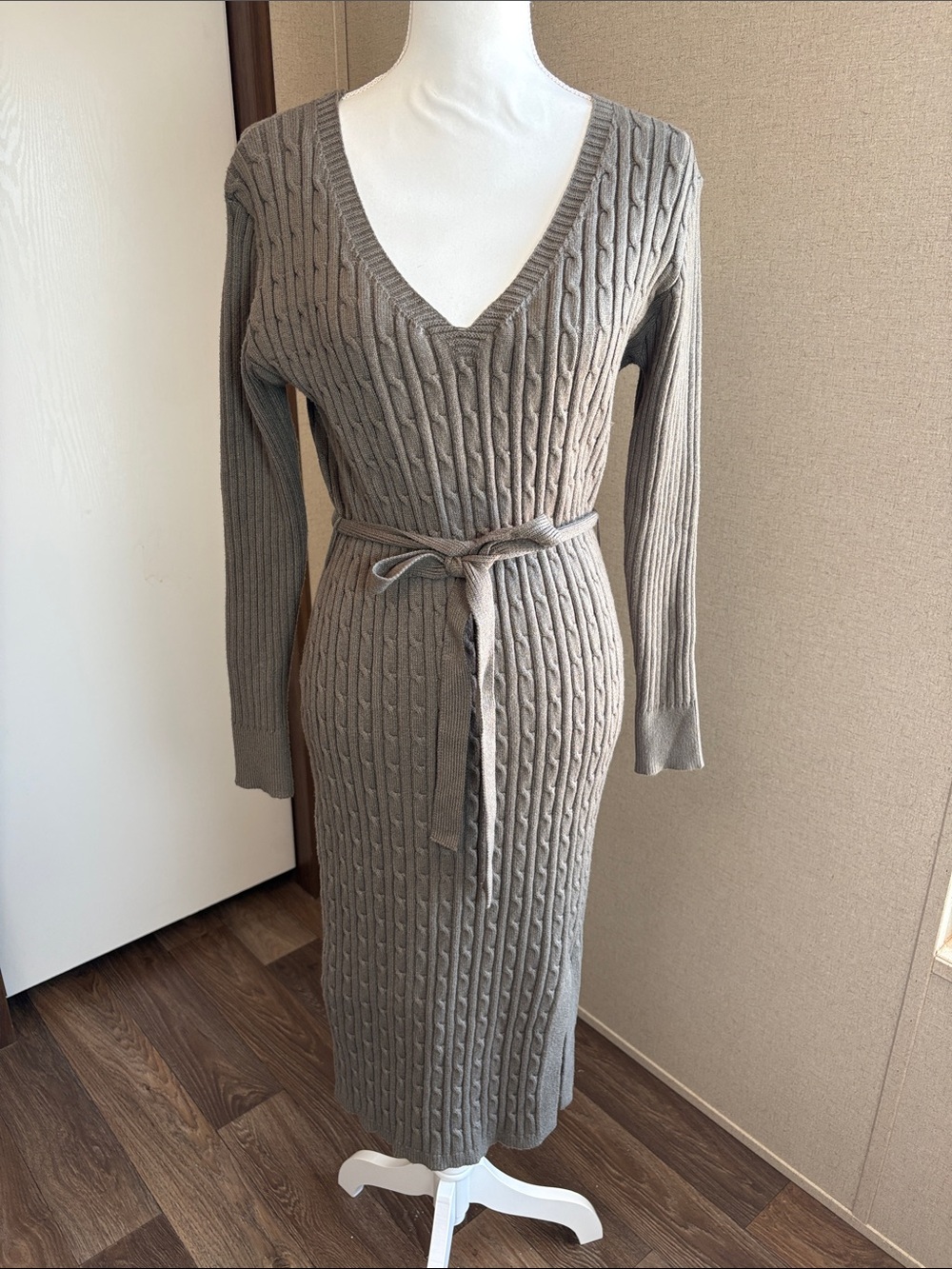 Pink Lily Taupe Cable Knit Belted Midi Sweater Dress Sz M Preppy Minimalist Cozy